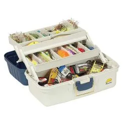 Plano Two-Tray Tackle Box Blue Metallic/White -Billig Fiskespön Butik 0151444 plano two tray tackle box blue metallicwhite